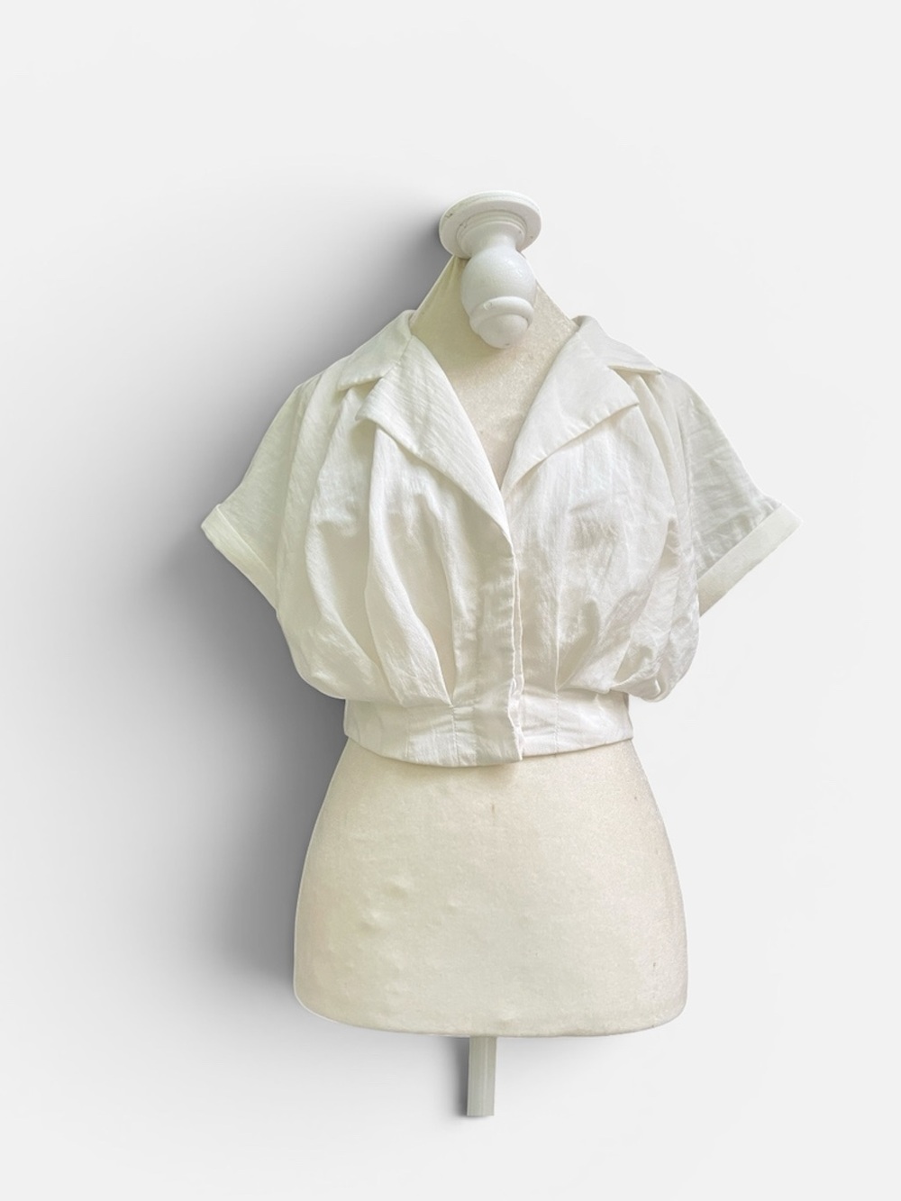 Mustard Seed Button Front Pleated Waist Crop Top in White Sz Small